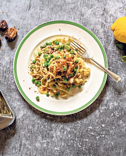 Tagliatelle with tinned sardines and frozen peas recipe