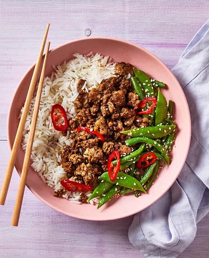 Spicy hoisin pork with ginger & sesame greens