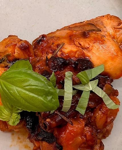 Tajin de pollo picante cim albaricoques, romero e jengibre