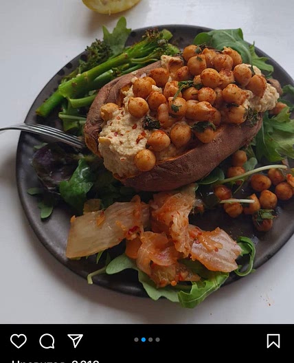 Sweet potato jacket with hummus and chickpeas