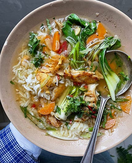 Filipino-style rice soup with crispy garlic