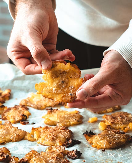 Crispy Garlic Smashed Potatoes