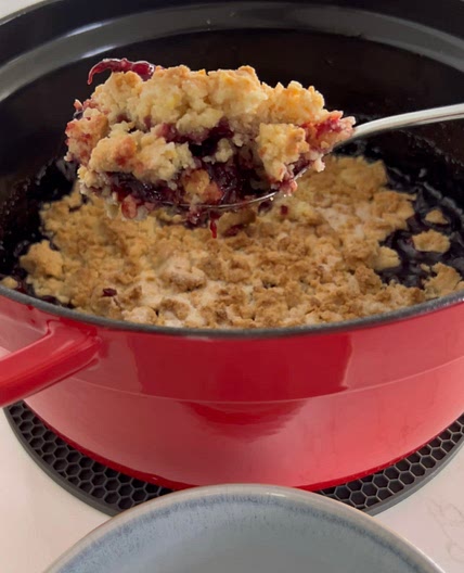 Warm berry cobbler 
