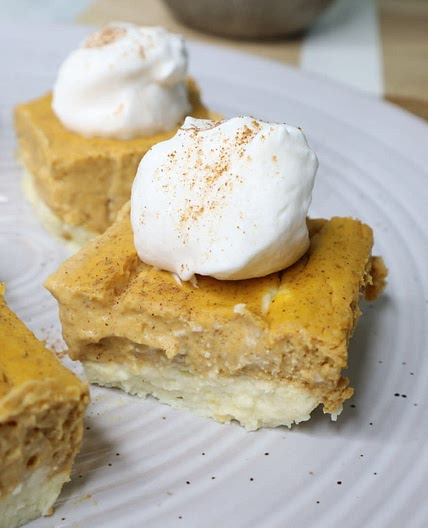 Skinny Pumpkin Pie Cheesecake Bars