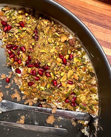 Toasted bread pudding with creram and pistachios