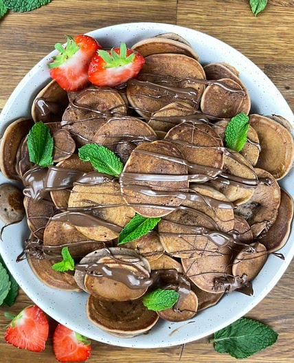 Nutella Strawberry Pancakes