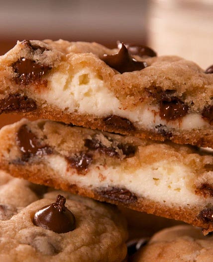 Cheesecake Stuffed Cookies