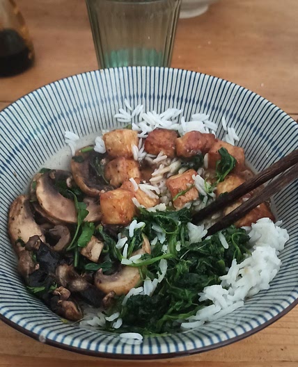 Poke spinaci e tofu