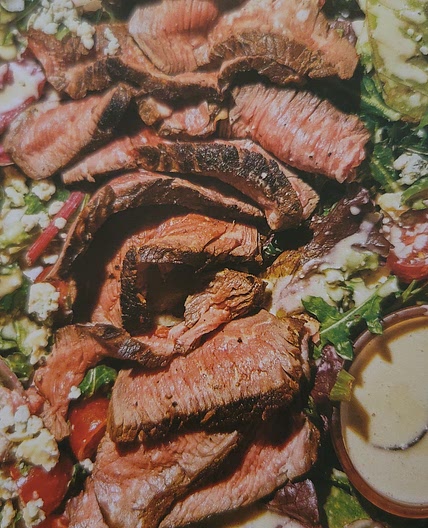 Balsamic Steak Salad with Creamy Gargonzola Dressing