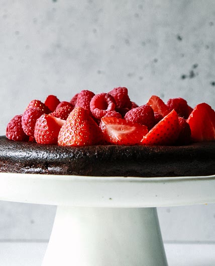 4-Ingredient Chocolate Fudge Cake