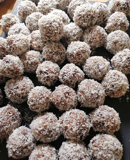 Date balls
