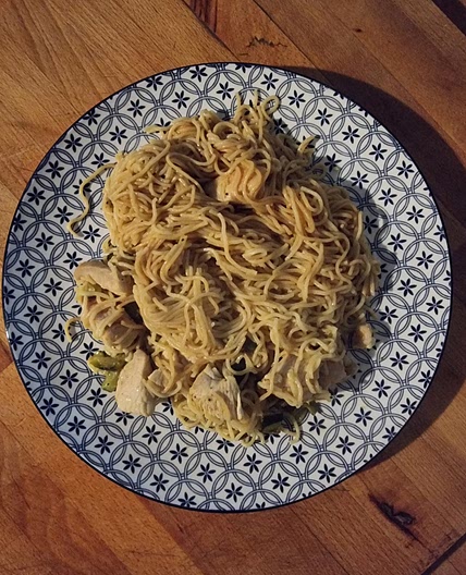Filet de Poulet et Nouilles Chinoises aux Légumes