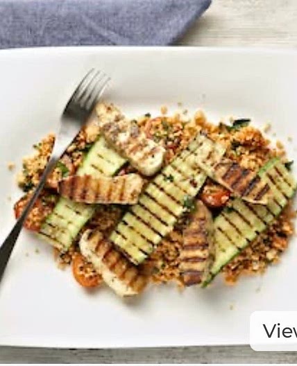 Grilled halloumi salad