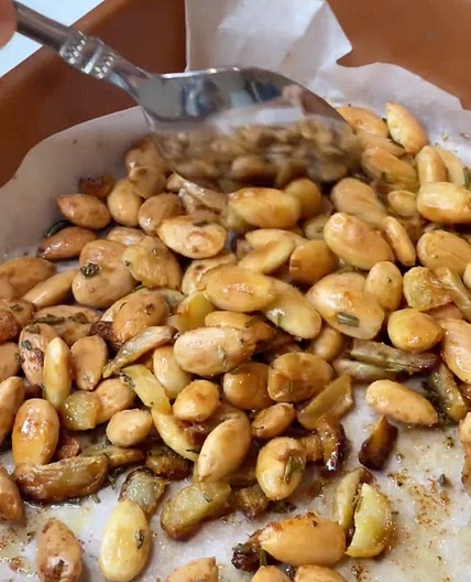 Homemade spiced almonds