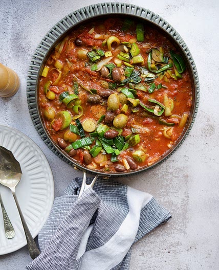 Romanian leek stew with olives, mâncare de praz - Irina Georgescu