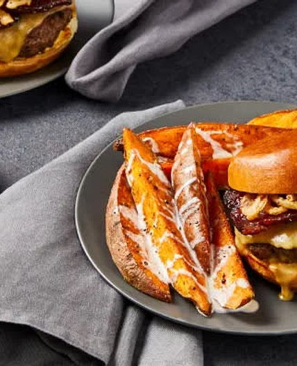 Sweet & Spicy Bacon Gouda Burgers 