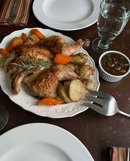 Spatchcock chicken with veggies & gravy 