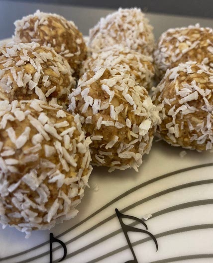 Peanut butter protein balls