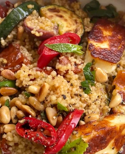Courgette, quinoa & halloumi salad