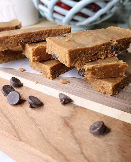 Peanut Butter Chocolate Chip Protein Bars