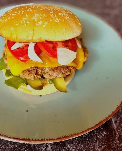 Cheeseburger Deluxe mit Cheddarkäse