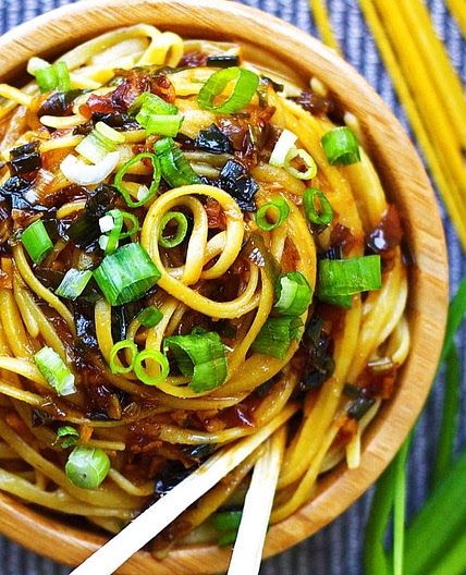 Vegan Sticky Garlic Noodles