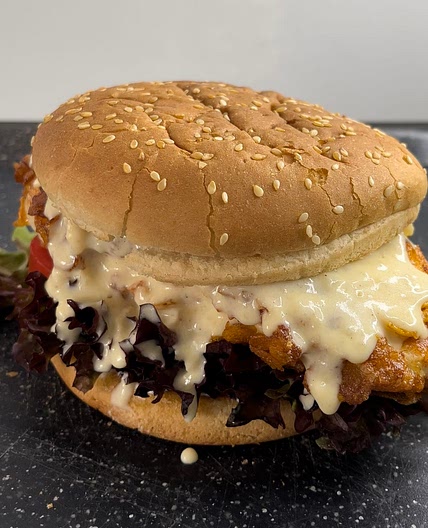 Knuspriger Parmesan Hähnchen Burger
