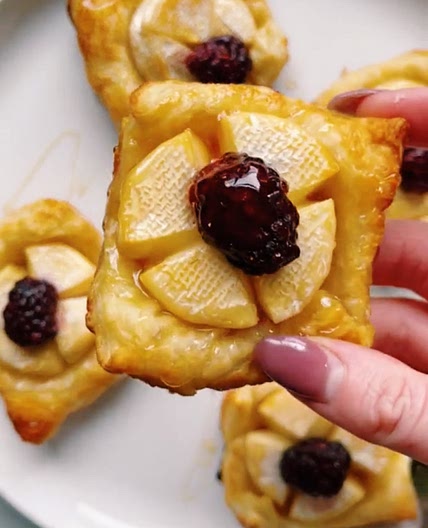 Blackberry Brie Bites