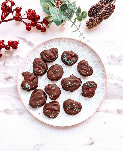 CHOCOLATE PRETZELS