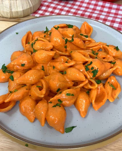 CREAMY RED PEPPER PASTA