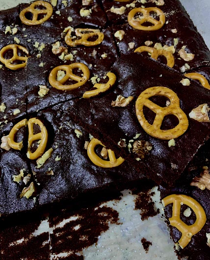 Brownie with pretzels, and walnuts