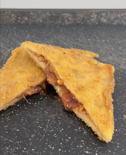 Gebratenes Erdnussbutter Marmeladen Sandwich