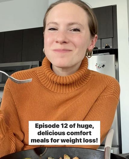 Huge meals for weight loss episode TWELVE! 😍 Here’s the instructions 👇 1. Chop zucchini into small pieces. 2. Stir fry ground beef ~7 minutes on medium heat, or until cooked through. Add in zucchini for the last 3 minutes. Drain away any excess liquid. 3