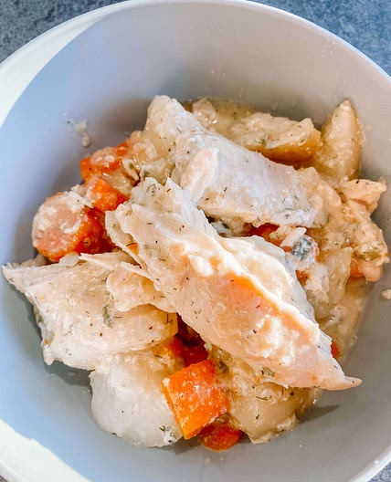 Crock Pot Creamy Ranch Chicken with Potatoes and Carrots 