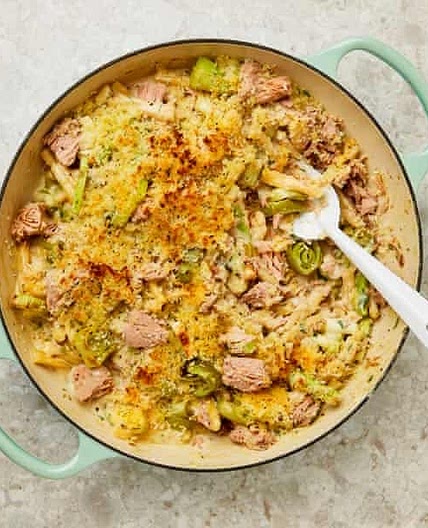 Allium tuna pasta bake with crisp topping