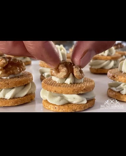 Roquefort walnut sablé