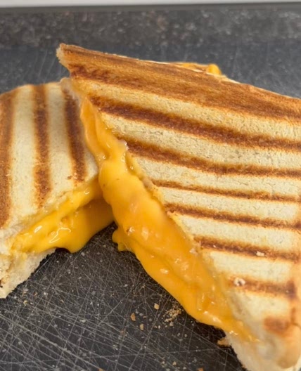 Doppeldecker Käse Toast/ grilled cheese