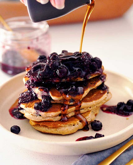 PROTEIN PANCAKES WITH BLUEBERRY SYRUP