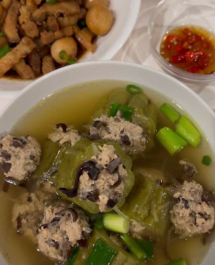 Bitter melon soup 