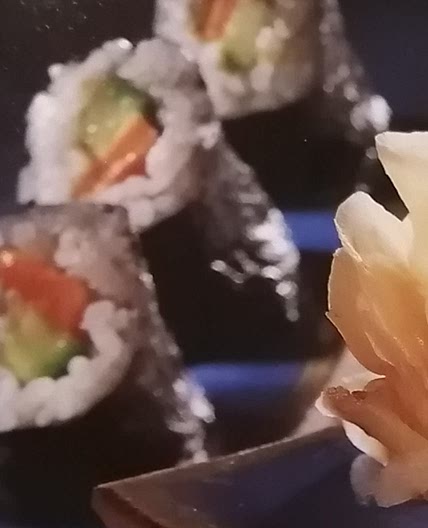 Hosomaki-sushi with carrots and cucumbers