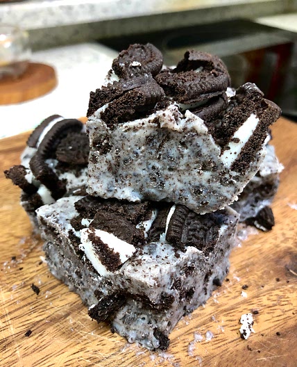CHEWY OREO FUDGE SLICES