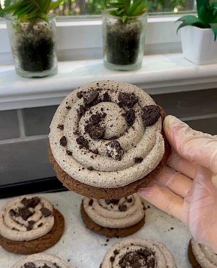 Oreo Milkshake (Crumbl Copycat)