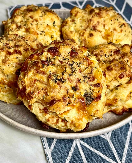Cheesy Thyme Biscuits 