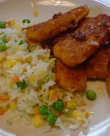 Fischstäbchen mit Reis