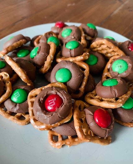 Holiday Chocolate Pretzels