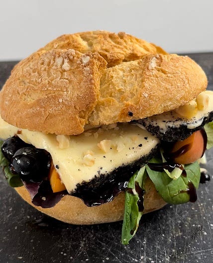 Pfefferkäse Aprikosen Sandwich