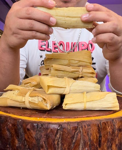 Tamales de pollo en salsa verde 