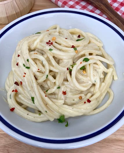 GARLIC BUTTER BUCATINI PASTA