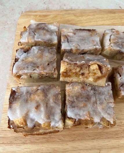 Cinnamon Apple Cake
