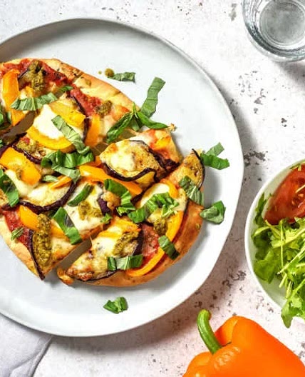 Naanpizza met aubergine en mozarella